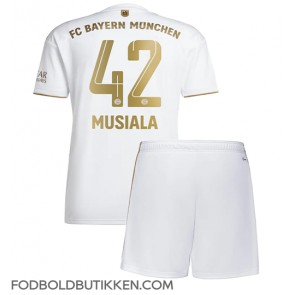 Bayern Munich Jamal Musiala #42 Udebanetrøje Børn 2022-23 Kortærmet (+ Korte bukser)